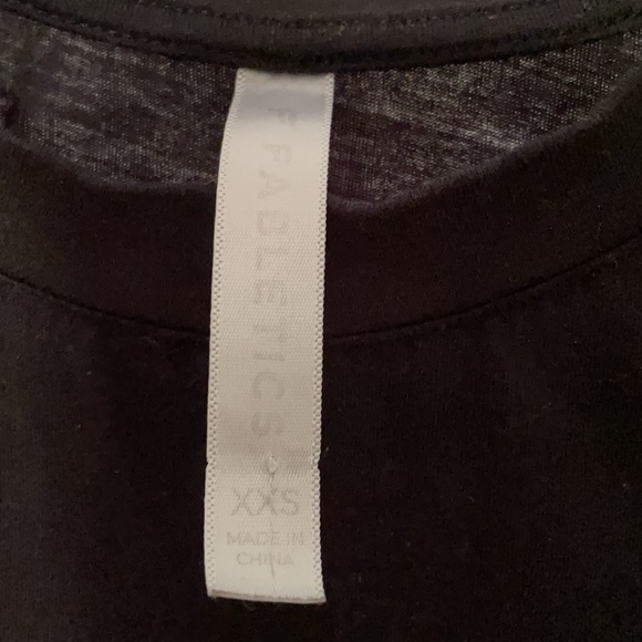 Crop top - Picture 2 of 3